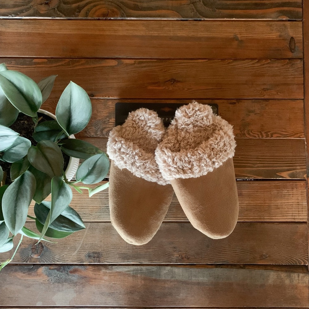 Fuzzy Faux Suede Slippers L/XL (8.5-10.5)